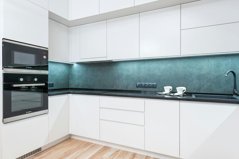 8 Things That Make Houses Feel Unlived In - Decor Hint No Kitchen Utensils Visible