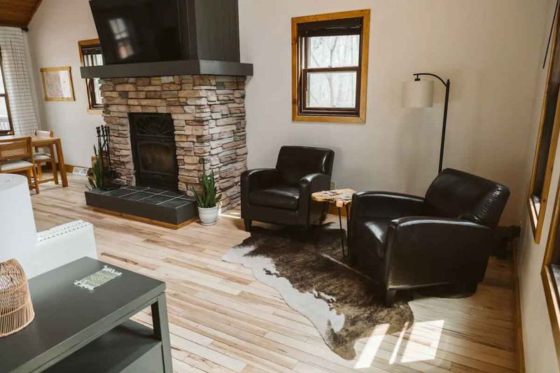 12 Minnesota Cabin Living Rooms Built For Snowy Nights - Decor Hint Reclaimed Barn Beauty