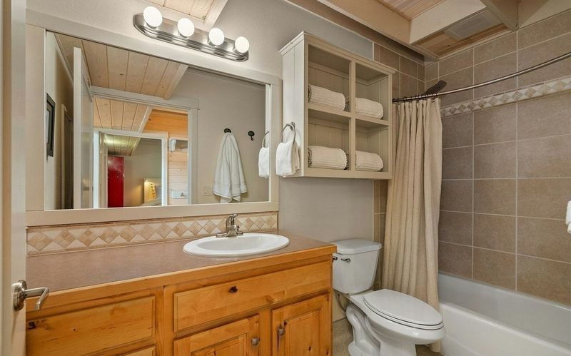 Hood Canal Waterfront Cabin Bathroom