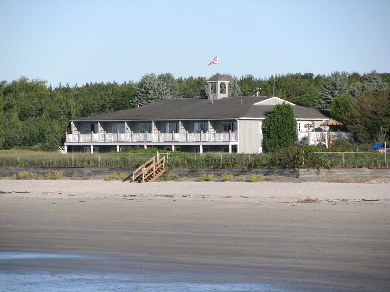 19 Historic Coastal Cottages That Define Maine's Charm - Decor Hint Seaside Inn – Kennebunk's Continuous Family Legacy