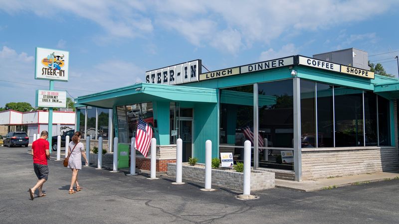 11 Mom-And-Pop Diners In Indiana That Always Hit The Spot - Decor Hint Steer-In (Indianapolis, IN)