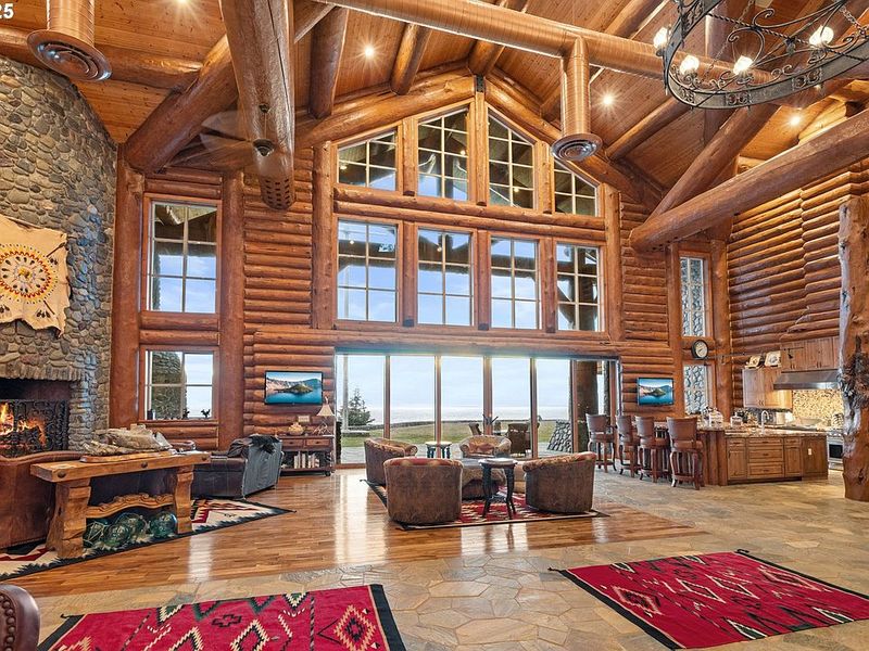 12 Oregon Coastal Homes With Breezy Timeless Style - Decor Hint Gold Beach Driftwood Haven