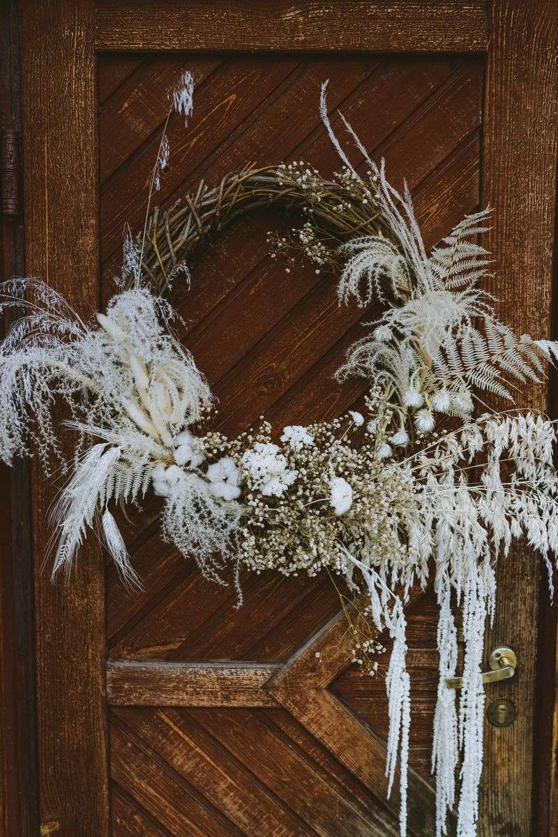 10 Vintage Fall Decoration Ideas That Feel Fresh Again - Decor Hint Autumn Wreaths with Berries
