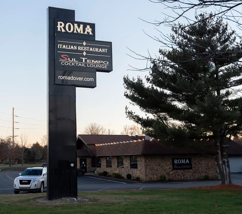 9 Delaware Crab Cake Counters That Keep It Old-School - Decor Hint Roma Italian Restaurant
