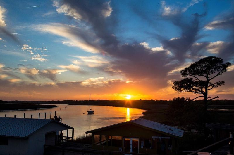 Bowens Island Restaurant's No-Frills Perfection