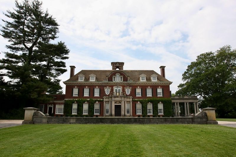 11 Lavish New York Mansions With Ties To The State's Richest Families - Decor Hint Harbor Hill