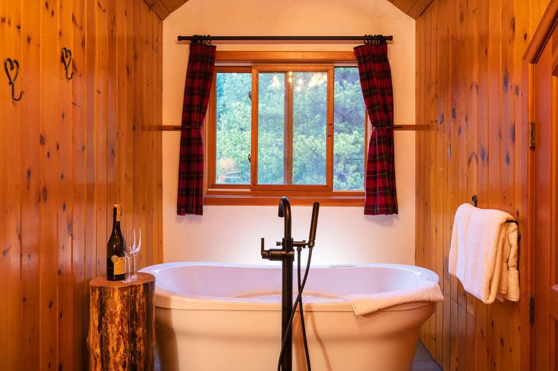 Baker Lake Cabin Bathroom