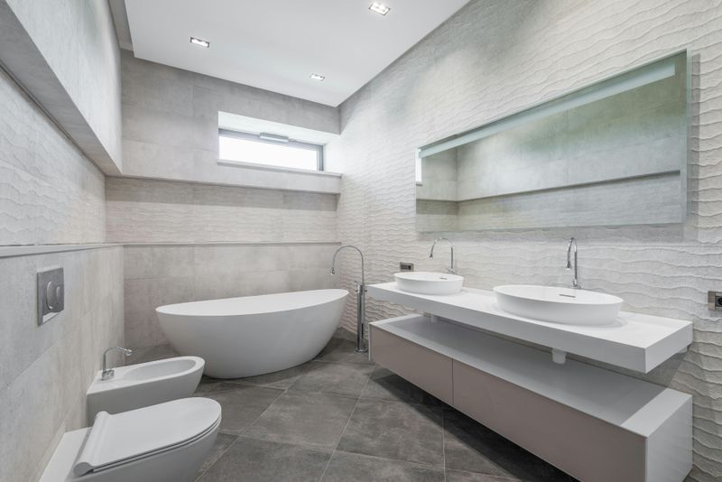 16 Ideas That Could Help Your Tiny Bathroom Look Larger - Decor Hint Keep Window Treatments Minimal