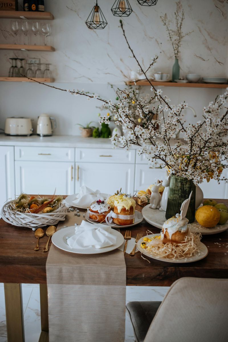 10 Kitchen Styling Tips That Could Work Across Different Trends - Decor Hint Accessorize with seasonal accents
