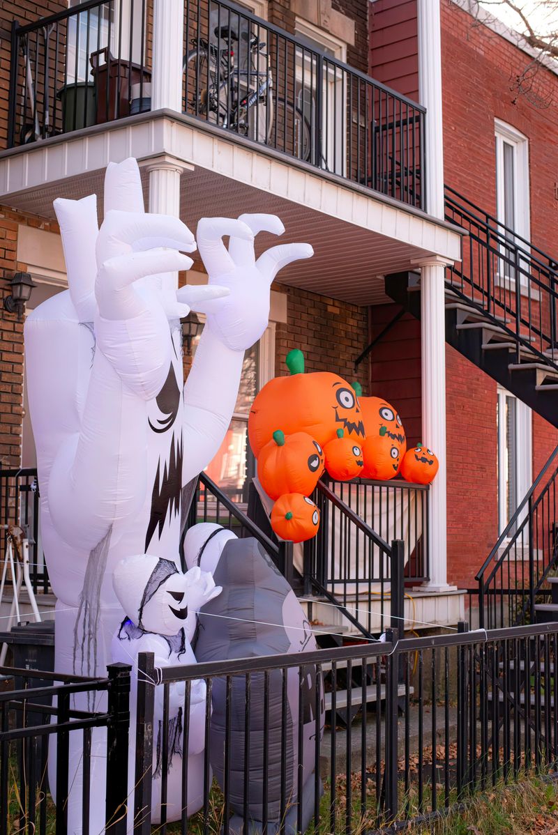 9 Seasonal Decorating Choices That Can Work Against Your Home's Style - Decor Hint Inflatable Invasion