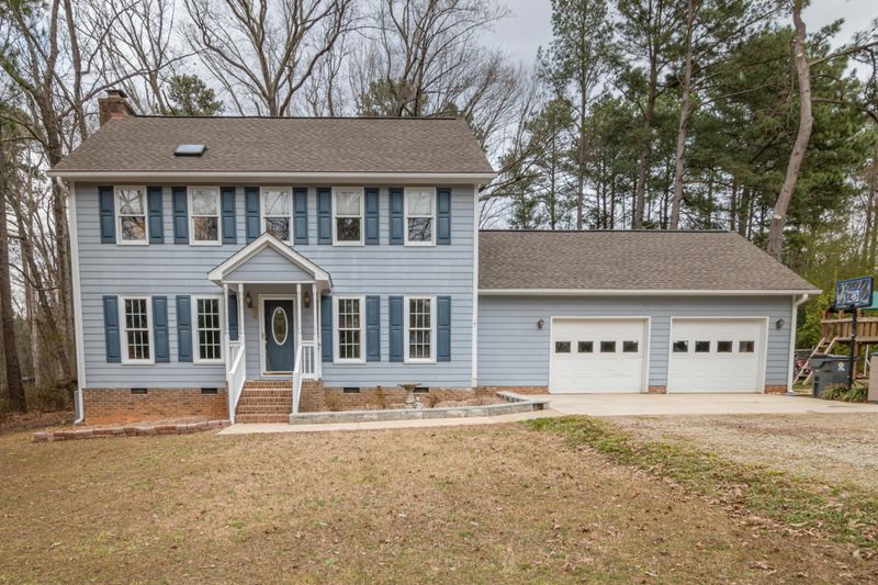 8 Landscaping Mistakes That May Make Buyers Think Twice - Decor Hint Dead or Patchy Grass