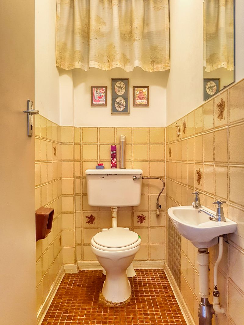 6 Flooring Styles That Could Make Your Home Seem Older - Decor Hint Shiny Ceramic Tiles With Heavy Grout