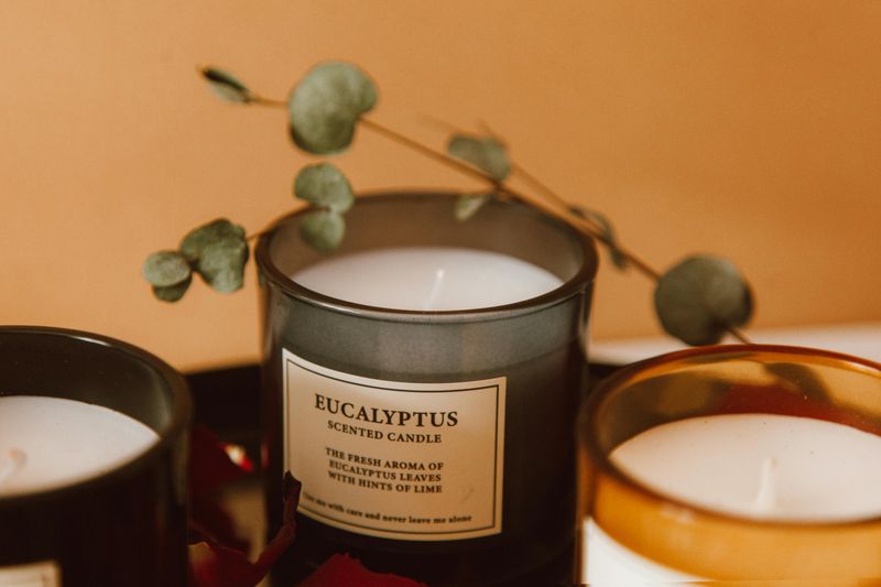 7 Red Flags To Watch For When Buying Fall Home Decor - Decor Hint Artificial Scents That Overpower Guests