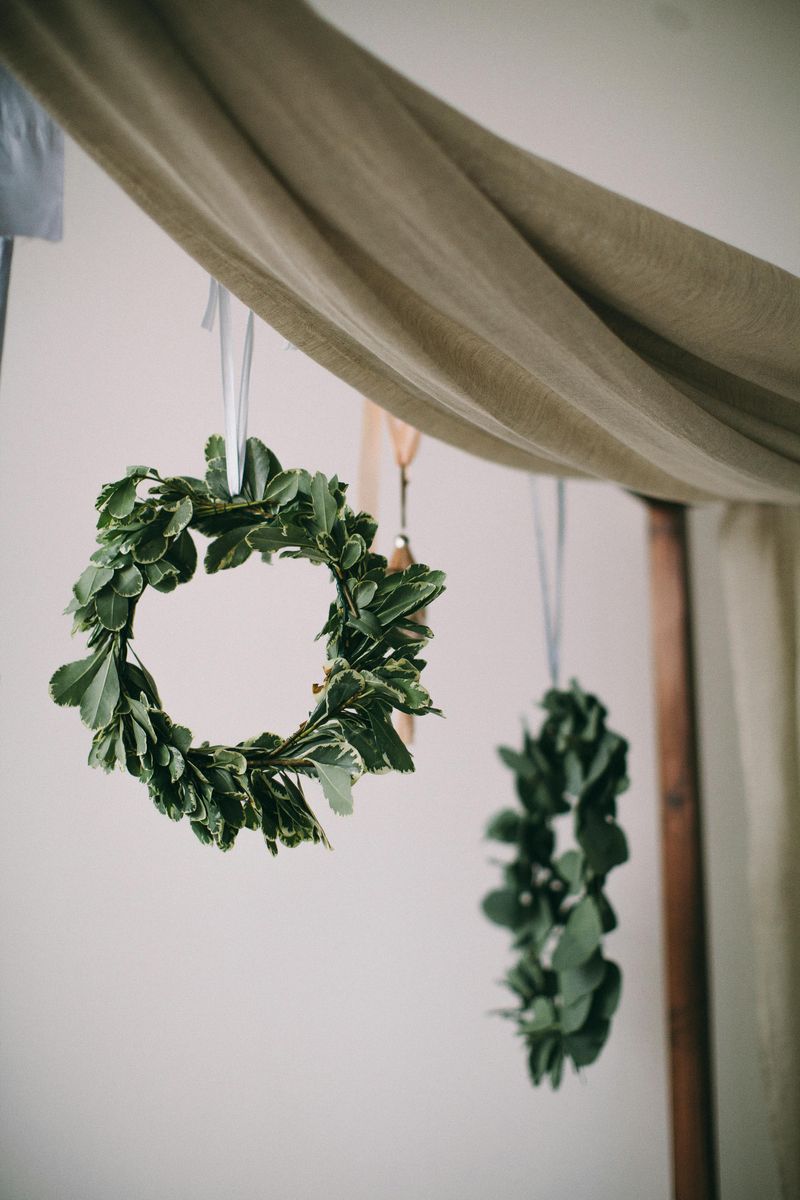 13 Beginner-Friendly DIY Ideas For Your Home - Decor Hint Make a Decorative Wreath