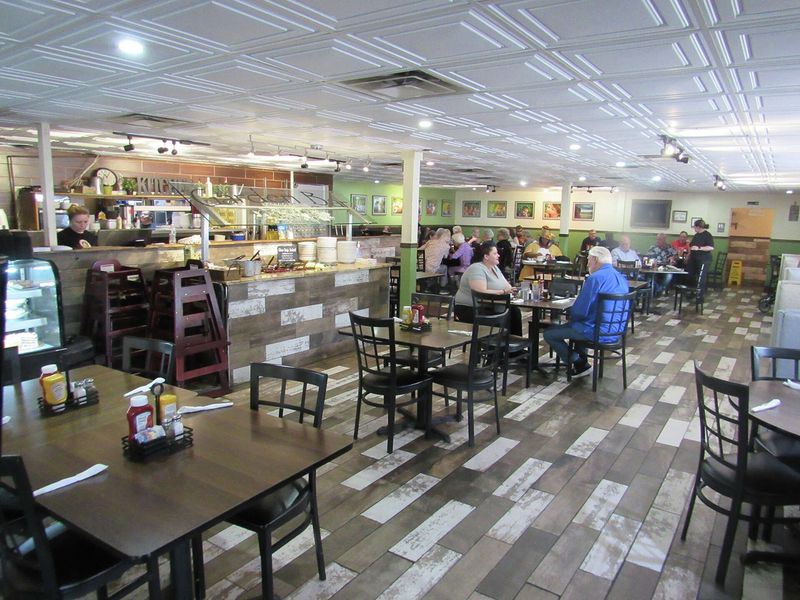 11 Classic Illinois Restaurants Seniors Can't Get Enough Of - Decor Hint Uncle Linny's