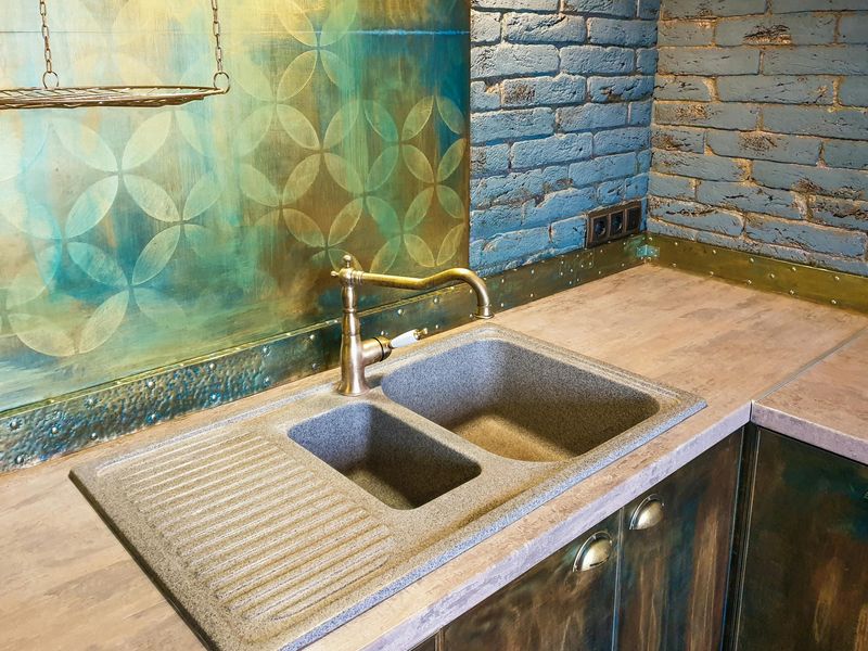 19 Kitchen Backsplash Ideas That May Work Well In Different Designs - Decor Hint Metallic Accents