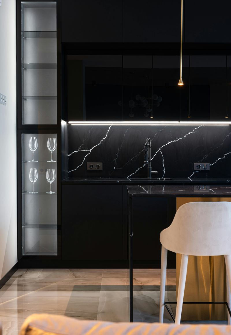 19 Kitchen Backsplash Ideas That May Work Well In Different Designs - Decor Hint Minimalist Solid Slabs