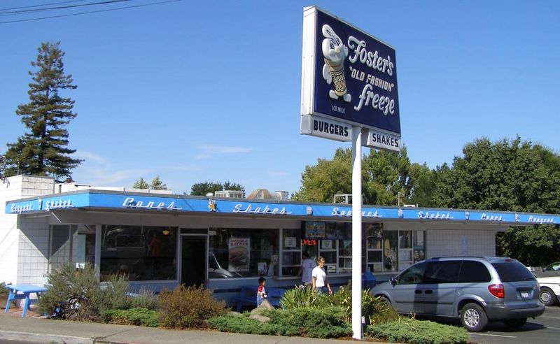 16 California Drive-Ins Where Classic Carhop Charm Still Thrives - Decor Hint Foster's Freeze - Ventura