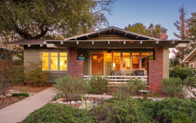 Pergola-Style Overhangs With Natural Vines