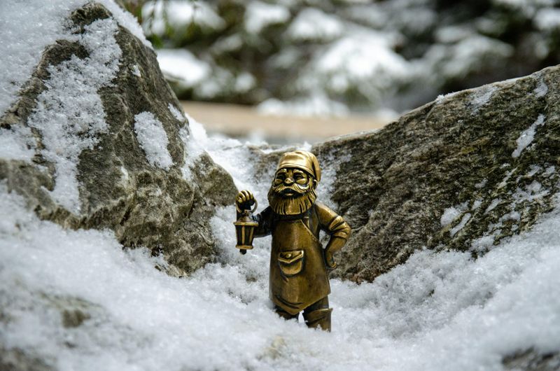 8 Ways To Make A Small Garden Feel Like A Hidden Oasis - Decor Hint Miniature Statues: Add personality and focus