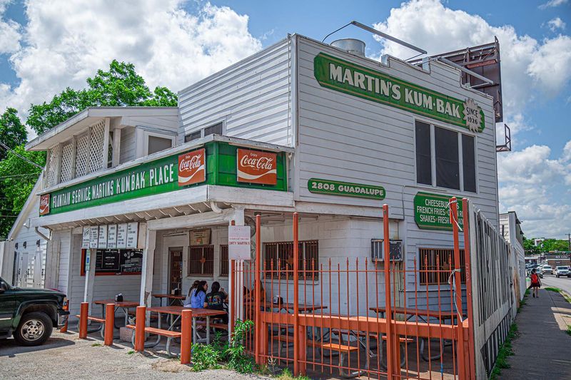 14 Must-Try Texas Burgers That Made Food History - Decor Hint Dirty Martin's Kum-Bak Place Longhorn Special