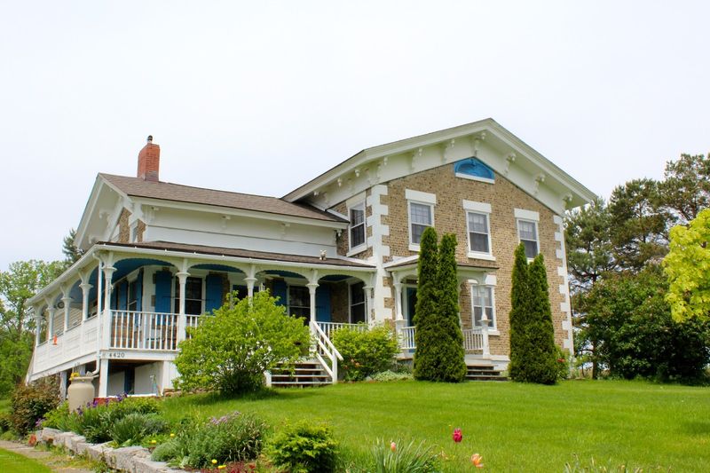 York Classic Stone Farmhouse