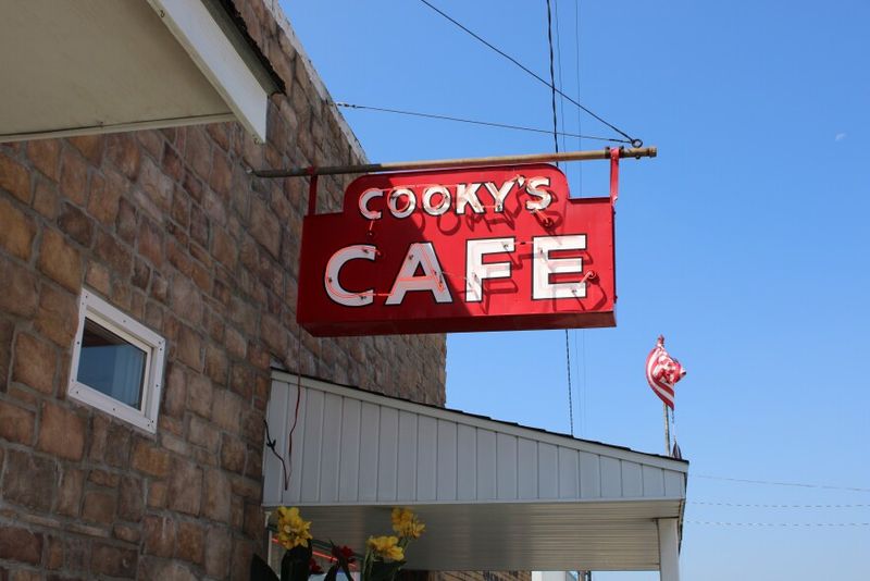 11 Must-Try Missouri Spots Serving Fresh-Baked Pie Daily - Decor Hint Cooky's Cafe - Golden Crusts In Golden City