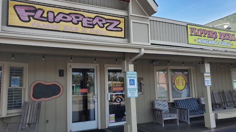 Flipperz Family Bar & Grill: The Locals' Secret Spot