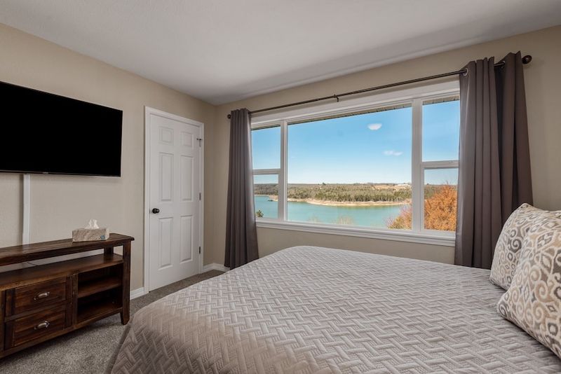 Mountain Home Lakefront Retreat Bedroom