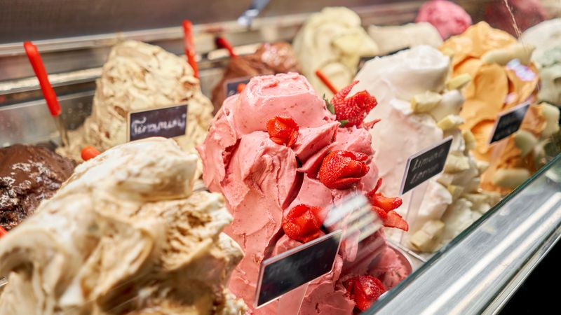 10 Iconic New York Dishes That Only '80s Kids Would Stand Behind - Decor Hint Italian Ices In Paper Cups