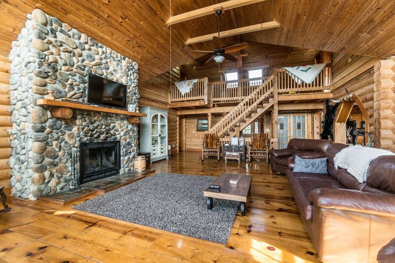 8 Kentucky Log Cabins With Fireplaces That Steal The Spotlight - Decor Hint Lexington's Rustic-Modern Hybrid