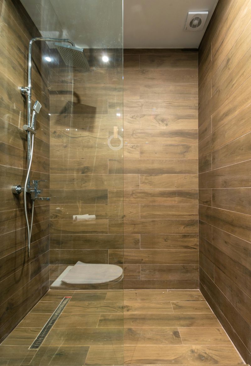 Bathroom Design Mistakes That Homeowners Often Make - Decor Hint Inadequate Ventilation