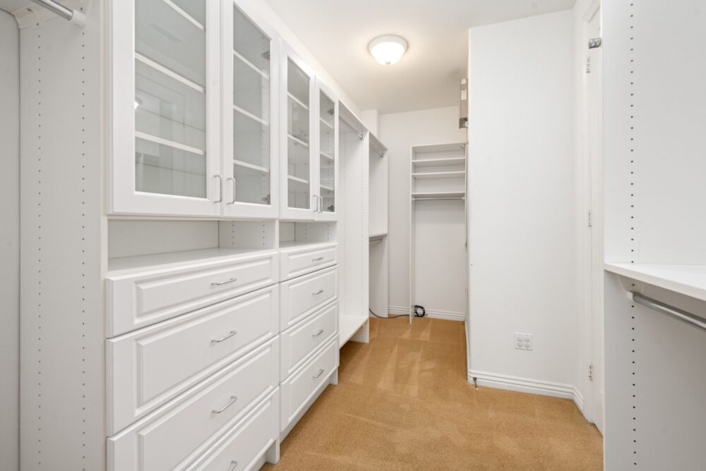 Pantry Layouts That Make A Strong First Impression - Decor Hint Pristine Walk In Pantry - Decor Hint
