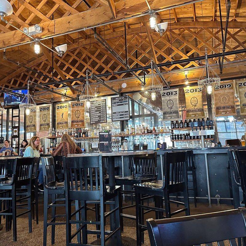Gella's (LB Brewing) – Hays