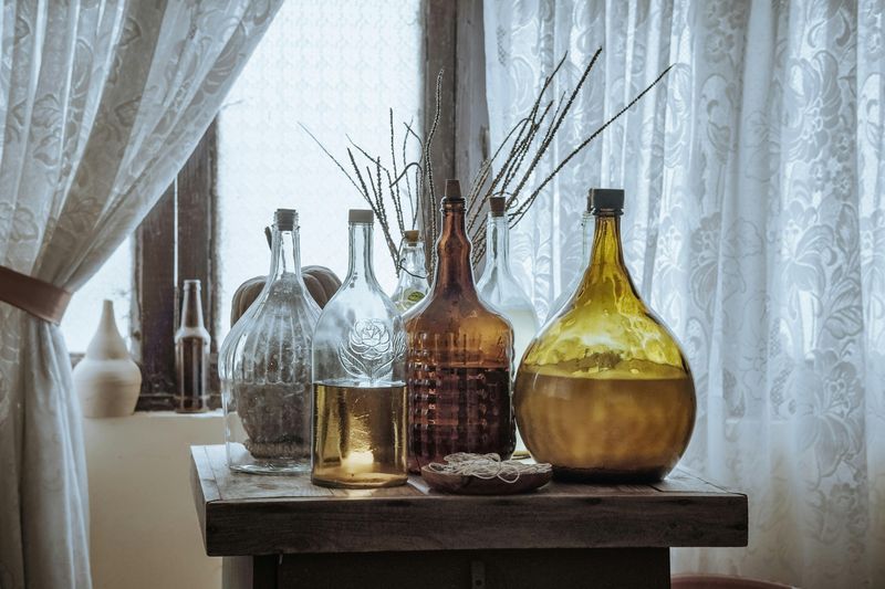 Autumnal Home Décor Pieces That Can Refresh Interiors - Decor Hint Amber Glass Accessories