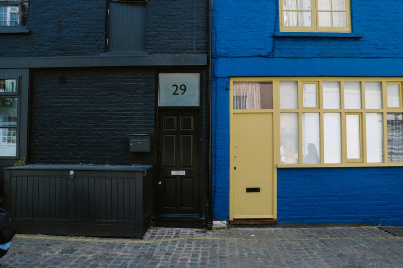 Paint Colors That May Be Less Suitable For Exteriors - Decor Hint Dark Black Paint