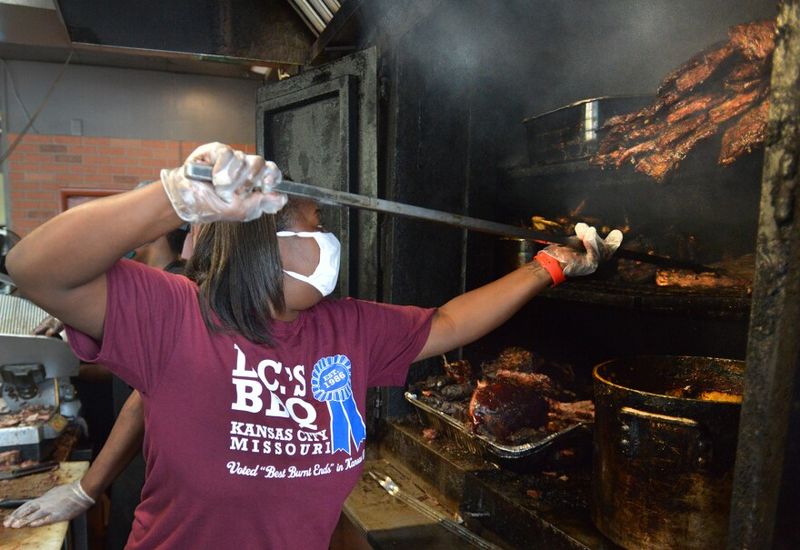 8 Kansas City BBQ Joints Where Burnt Ends Steal The Show - Decor Hint LC's Bar-B-Q