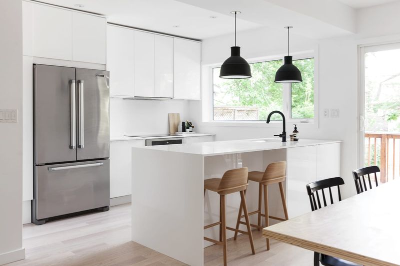 Window-Adjacent Breakfast Bar
