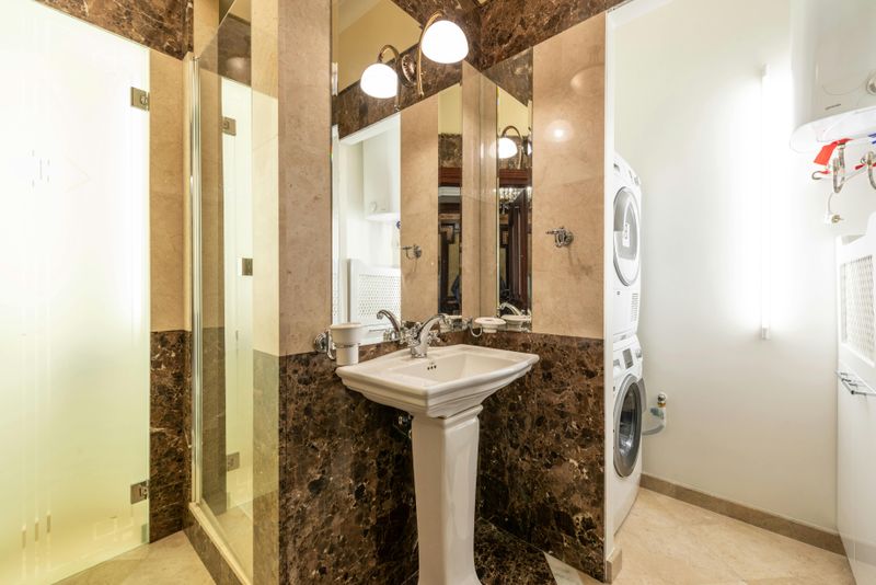 Standard Porcelain Pedestal Sinks