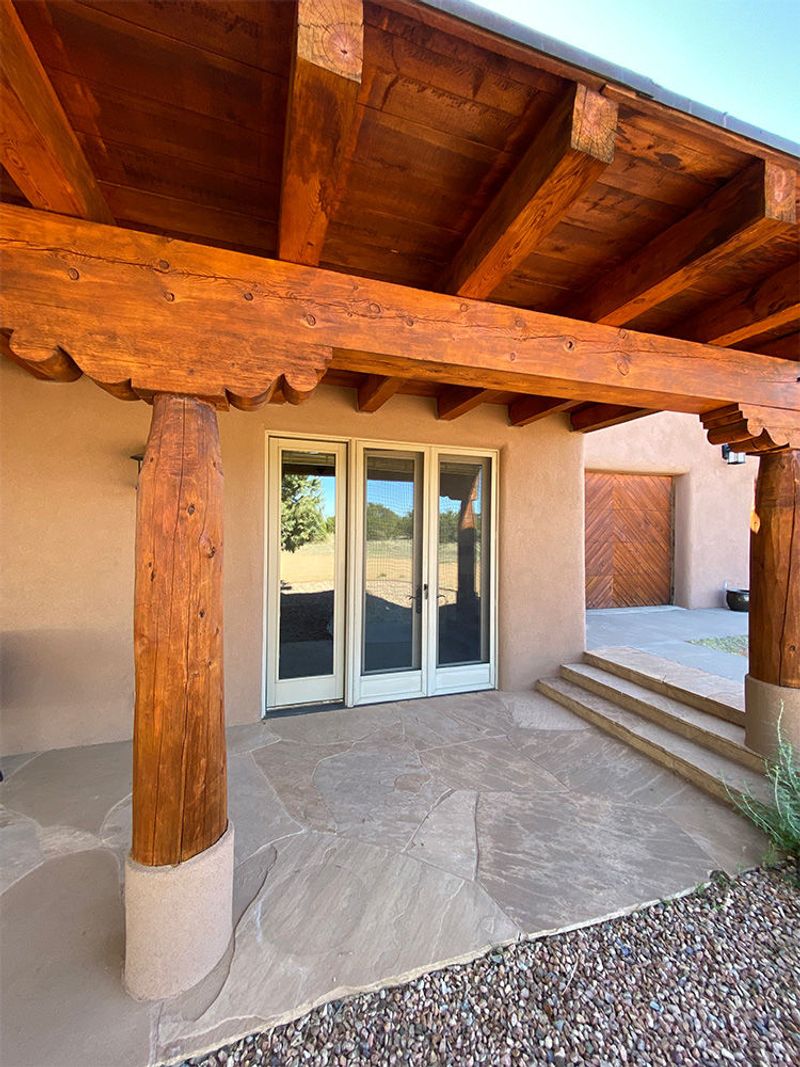 12 New Mexico Pueblo-Style Homes Straight Out Of A Storybook - Decor Hint Portal with Wooden Columns