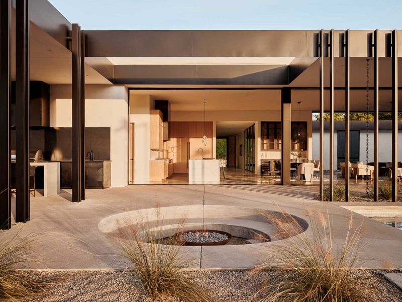 8 Stylish Arizona Courtyards That Keep Their Cool In Every Season - Decor Hint Modern Minimalist Fire and Ice