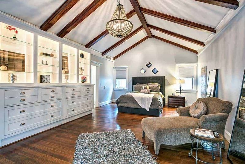 Exposed Wooden Ceiling Beams