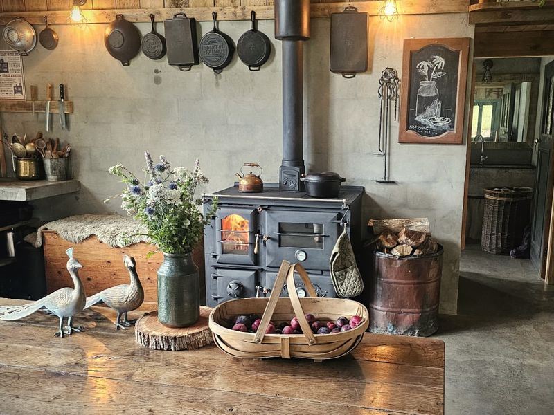 10 Colorado Cabin Kitchens That Glow With Rustic Charm - Decor Hint Cast Iron Stove: The Mountain Kitchen's Anchor