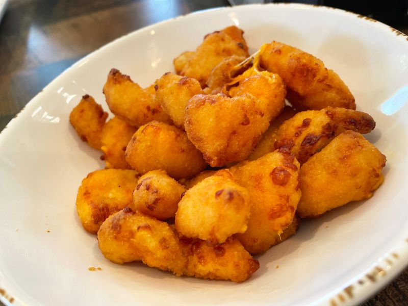 9 Wisconsin Cheese Curd Stands That Nail The Crunch - Decor Hint Renard's Cheese — Sturgeon Bay, WI