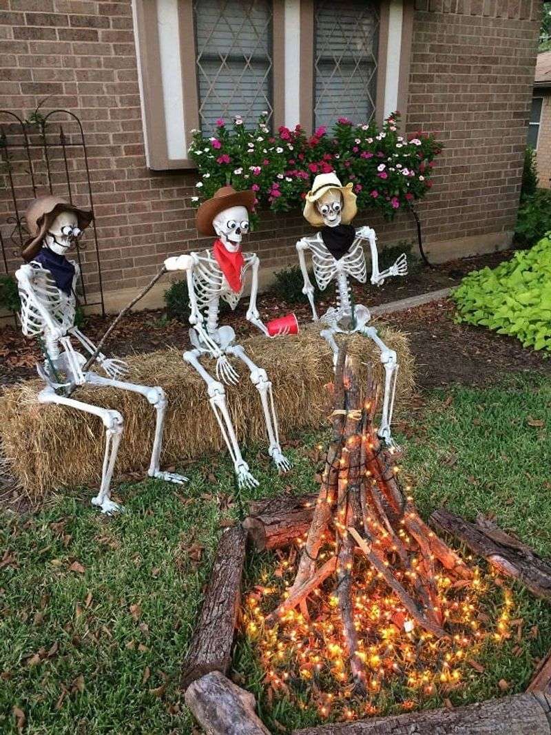 Skeleton Cowboys Add Texan Humor