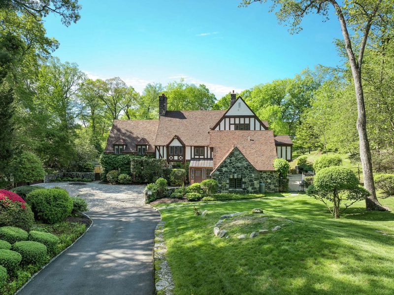 12 Greenwich Estates With Timeless Old-World Elegance - Decor Hint Khakum Wood Estate: Olmsted Brothers Legacy