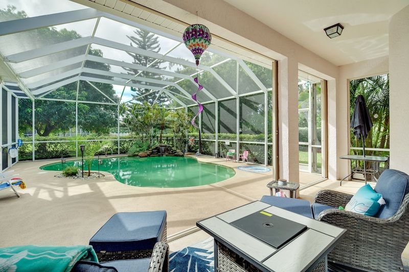 10 Florida Ranch Houses With Backyards Made For Entertaining - Decor Hint Island Retreat With Lanai Living