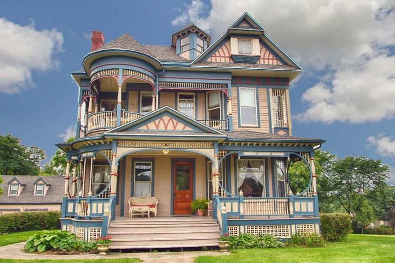 8 Tennessee Porches So Charming, You'll Forget About The House - Decor Hint Historic Chattanooga Charm