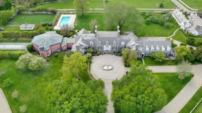 12 Greenwich Estates With Timeless Old-World Elegance - Decor Hint Belle Haven Peninsula Treasure: French-Inspired Elegance