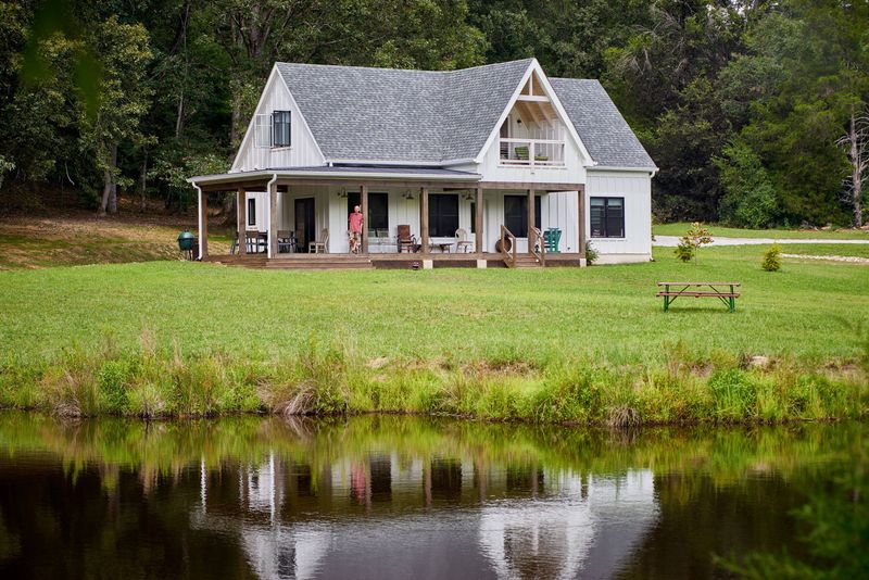 8 Tennessee Porches So Charming, You'll Forget About The House - Decor Hint Wraparound Wonder
